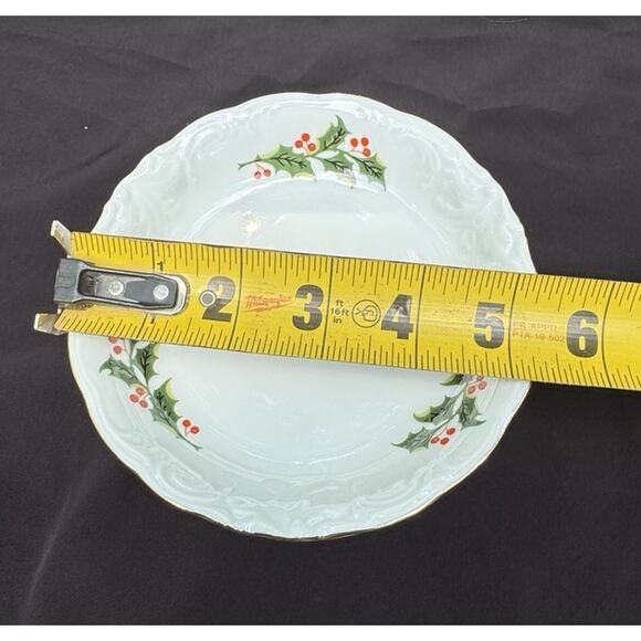 Vintage Royal Kent Christmas Holiday Holly Poland 6 1/5” Dessert Bowls Set Of 7 - Picture 2 of 6